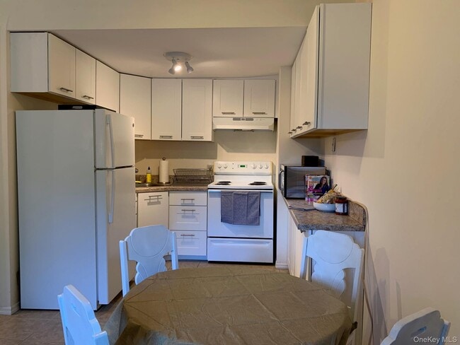 Building Photo - 23 Pearl St