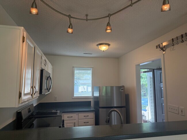 Foto del edificio - 11 Strathmore Ln