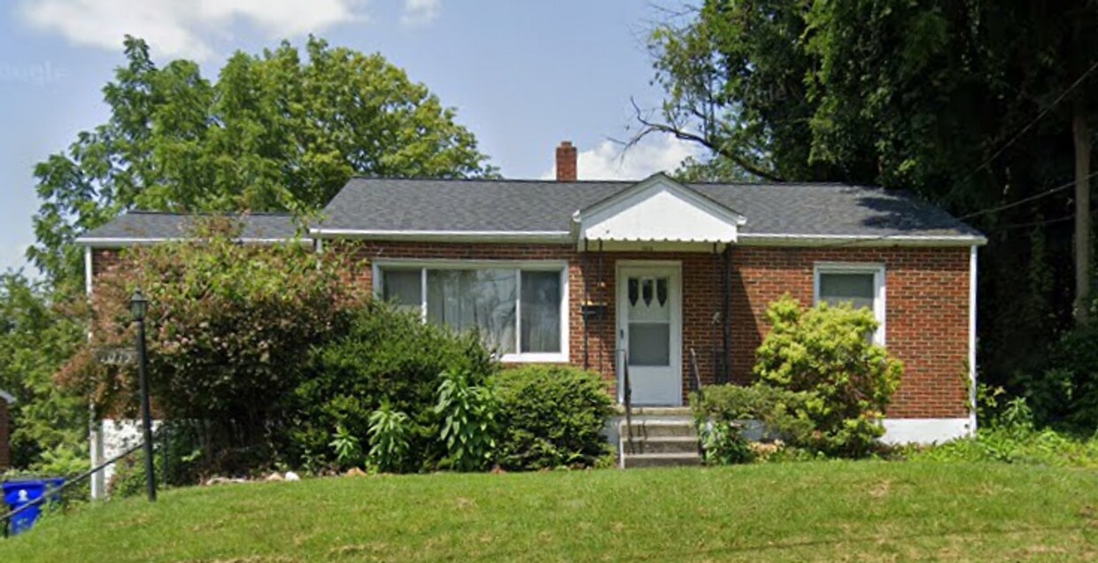 Foto principal - 1015 Montgomery St NW
