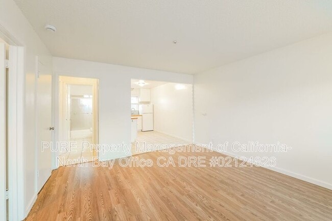 Building Photo - 560 Dexter St