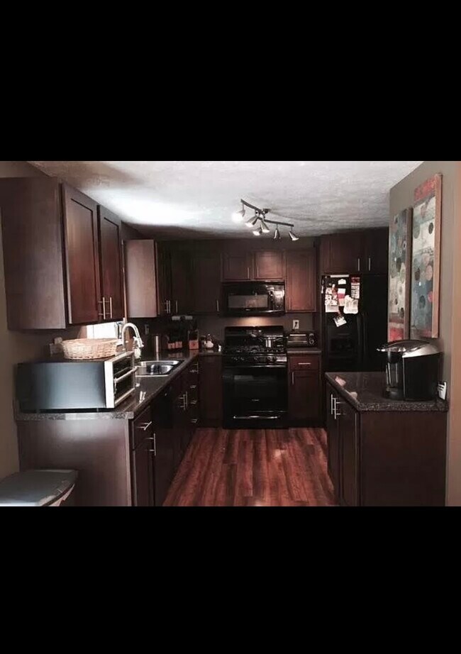 Building Photo - 3147 Laurel Ridge Cir