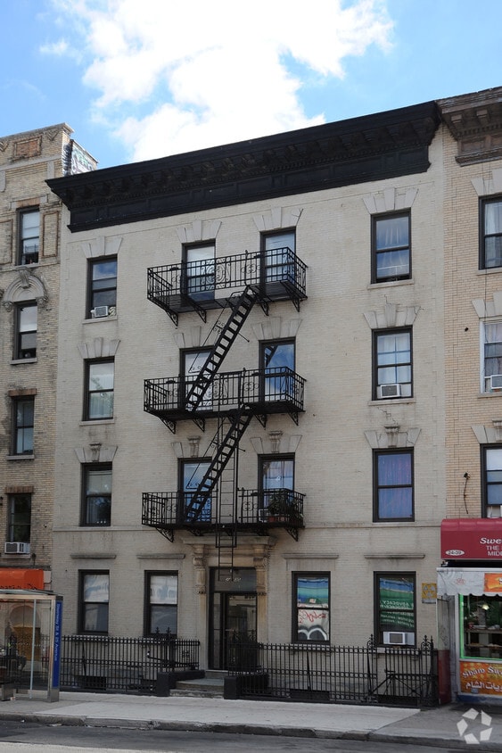 Building Photo - 2435 Steinway St
