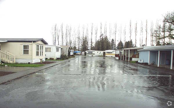 Building Photo - Whispering Poplars