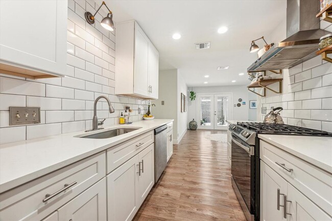 Building Photo - 11201 Sage Hollow Dr