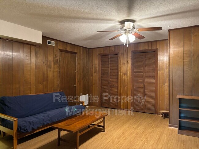 Building Photo - 905 Hardimont Rd