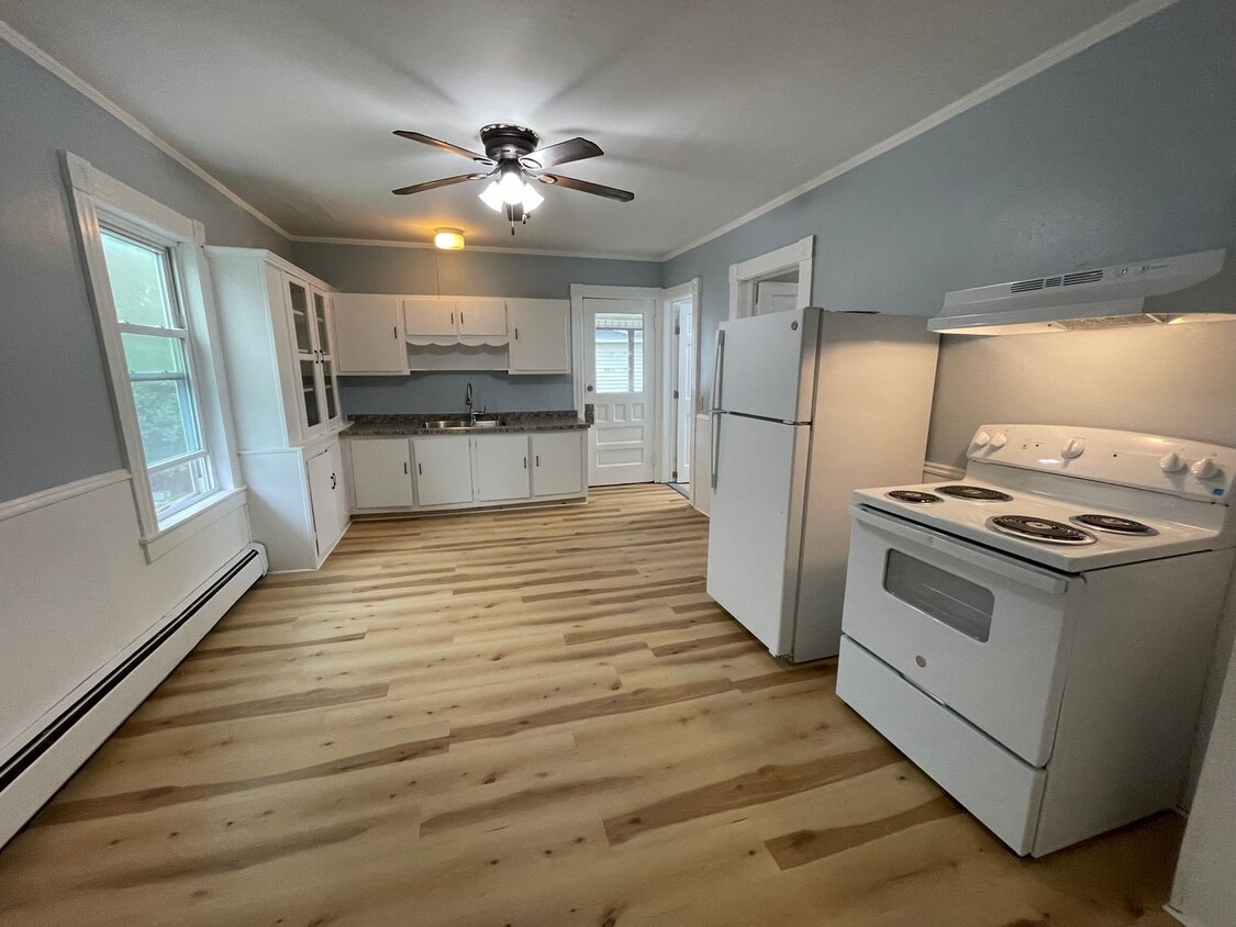 Primary Photo - 250 Linden St