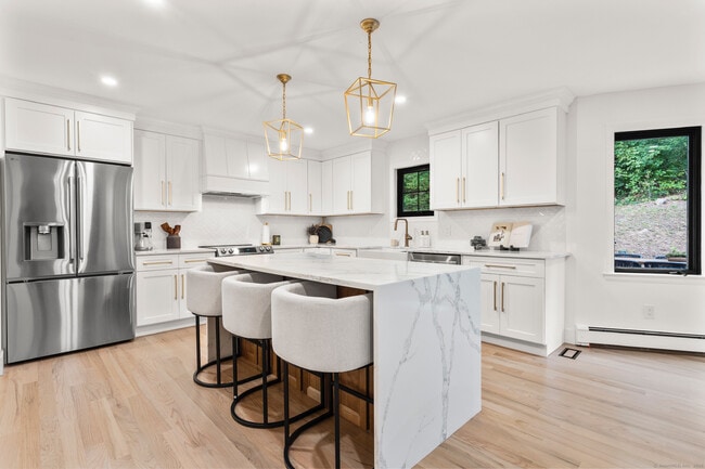 Building Photo - 60 Mountain Rd