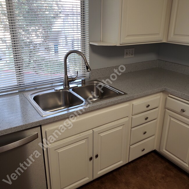 Building Photo - 600 Rio Grande Cir