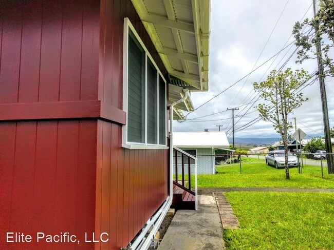 Building Photo - 3 br, 1 bath House - 64-5222 Puanuanu Pl