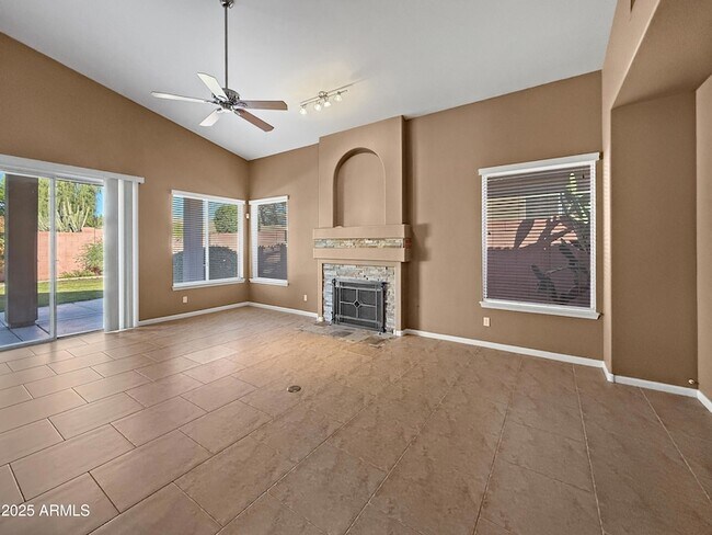 Building Photo - 4550 E Roy Rogers Rd