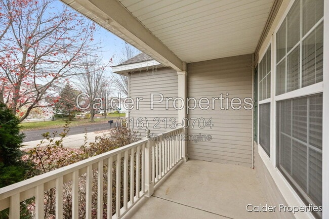 Building Photo - 5686 E Falling Leaf Dr SE