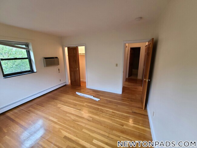 Building Photo - 276 Grove St