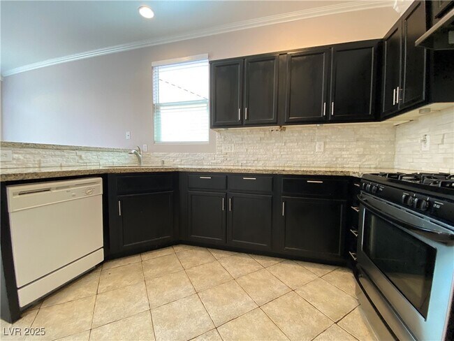 Building Photo - 9293 Adamshurst Ave