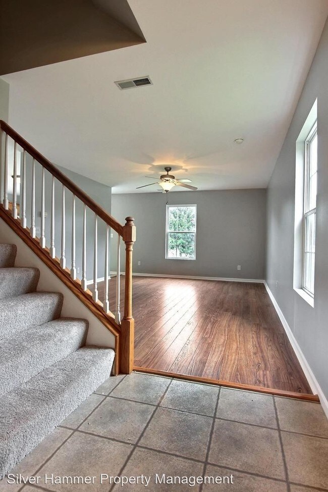 Building Photo - 3 br, 2.5 bath House - 1200 Emma Court