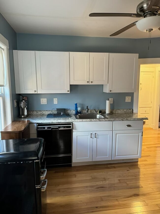 Foto del edificio - 695 Adams St