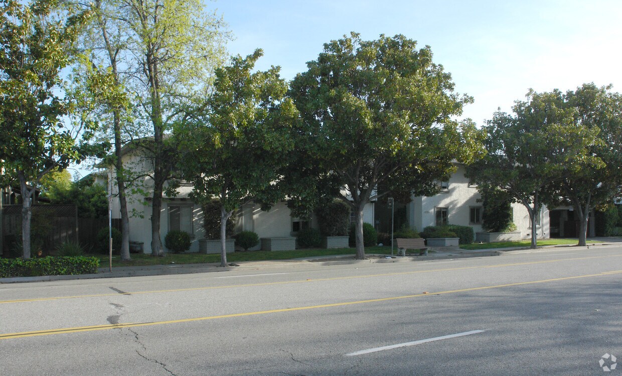 Building Photo - 1335 W Campbell Ave