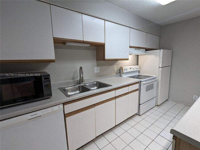 Foto del edificio - 4055 W McNab Rd
