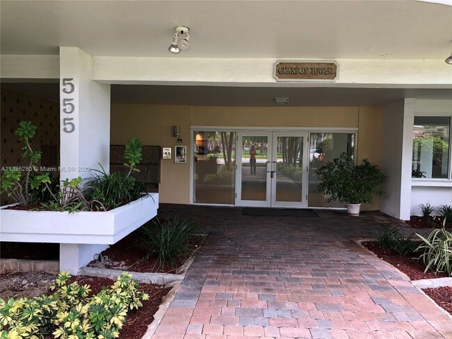 Building Photo - 555 Crandon Blvd