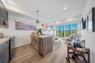 Building Photo - 484 Spadina Ave.