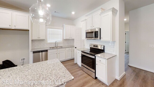 Building Photo - 4 br, 4.5 bath House - 719 Northern Village