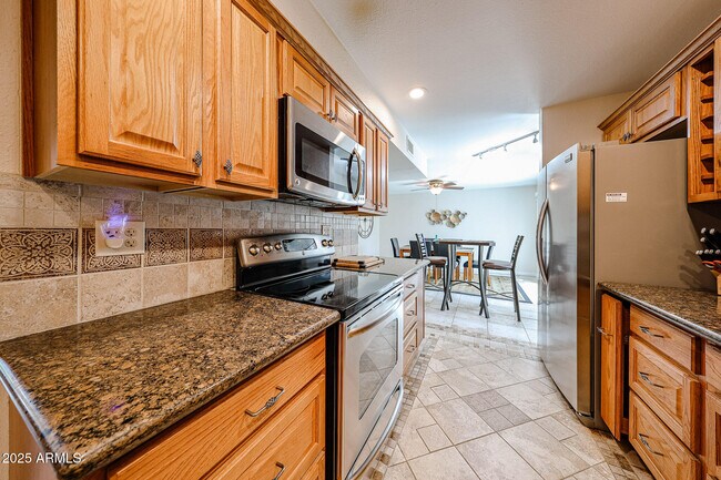 Building Photo - 10827 W Santa Fe Dr