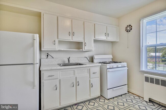 Building Photo - 6610 10th St