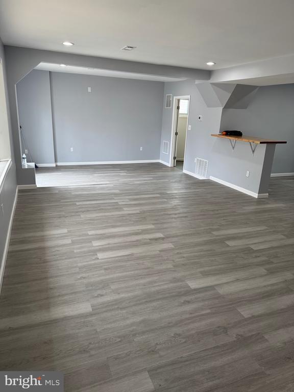 Building Photo - 114 S Meadow Dr