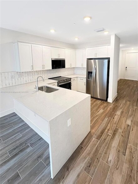 Building Photo - 145 SW 170th Ave