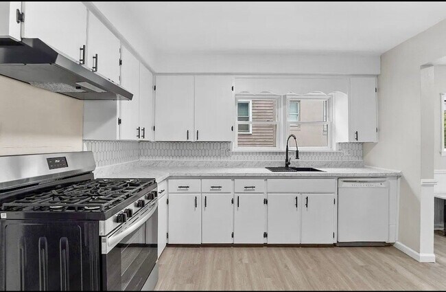 Foto del edificio - 108 Robble Ave