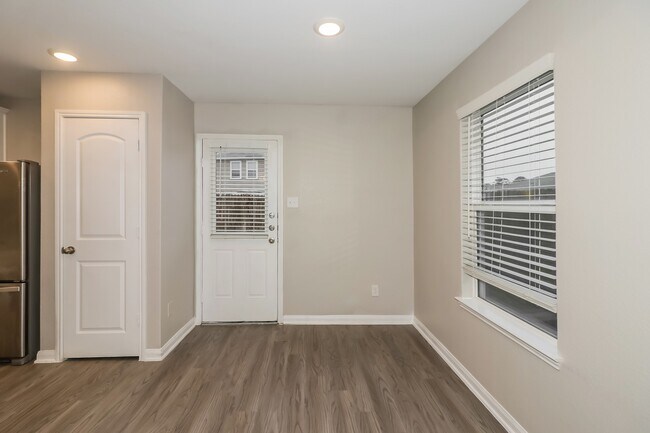 Foto del edificio - 26120 Hals Dr