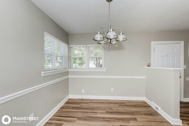 Building Photo - 2621 Amber Dr, Charlotte, NC 28208