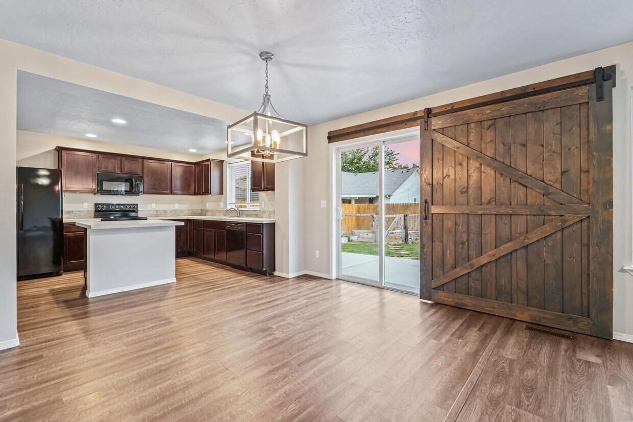 Foto principal - 4bd/2.5ba Home Near the Marketplace Nampa ...