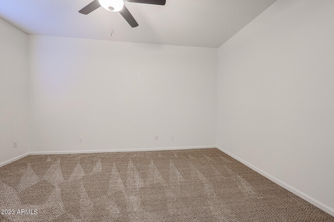 Foto del edificio - 24645 N 45th Dr