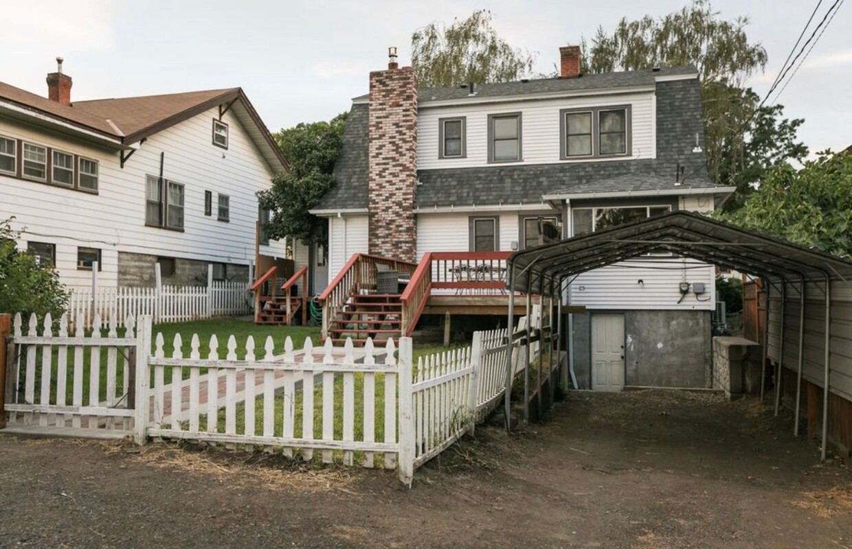 Primary Photo - Fully Furnished House