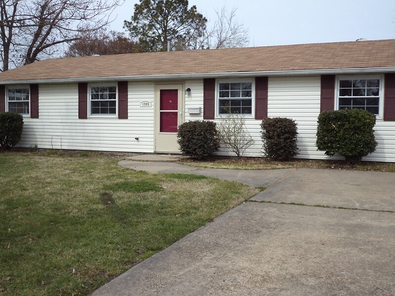 Foto principal - 4 Bedroom Single Family Home in Hampton