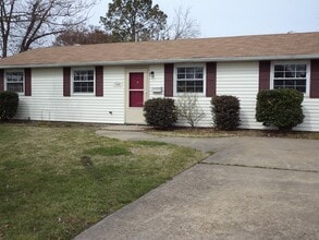 Building Photo - 1905 Seward Dr