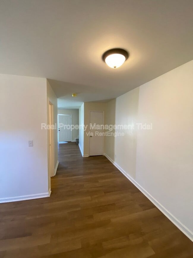 Building Photo - 726 19th St