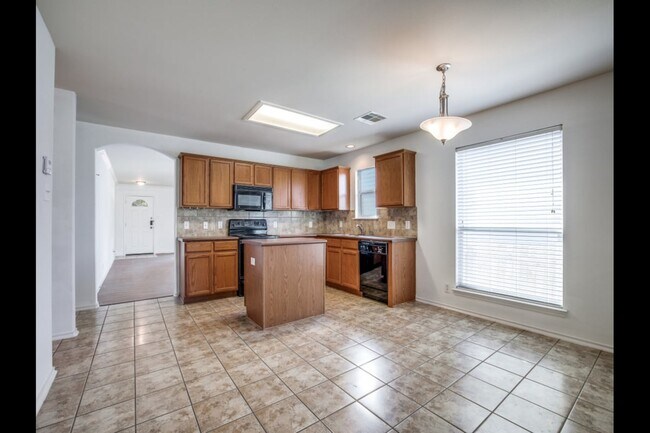 Building Photo - 319 Willow Grove Dr