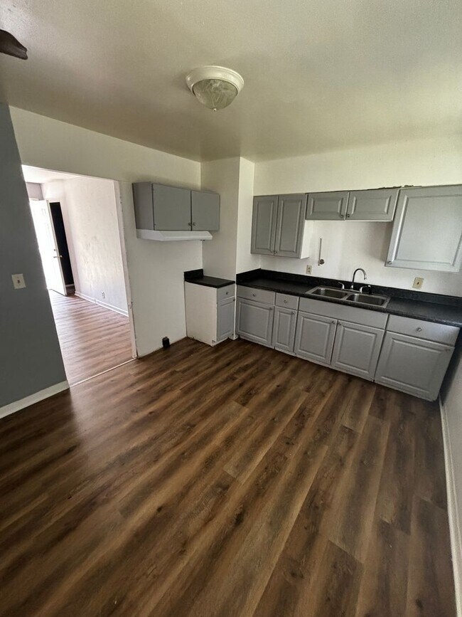 Foto del edificio - 3 Bedroom Single Family Home.- Section 8 Only
