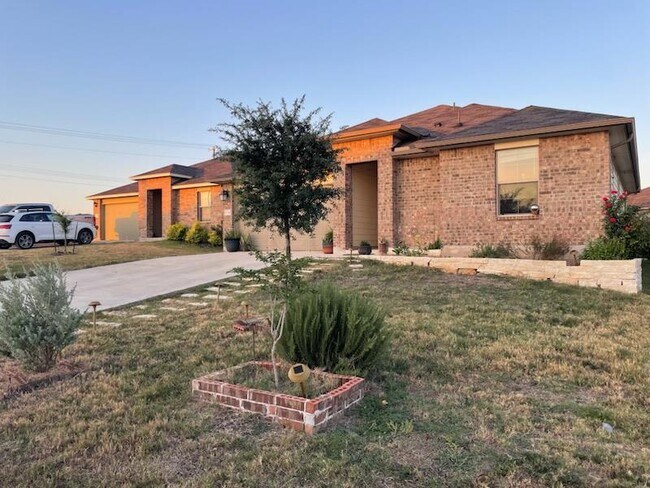 Building Photo - 136 Ragnar Dr