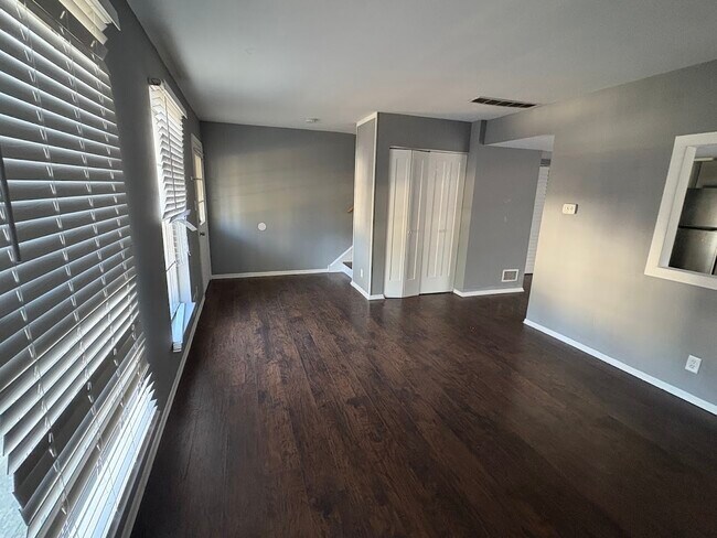 Foto del edificio - 4W S Fernwood Dr