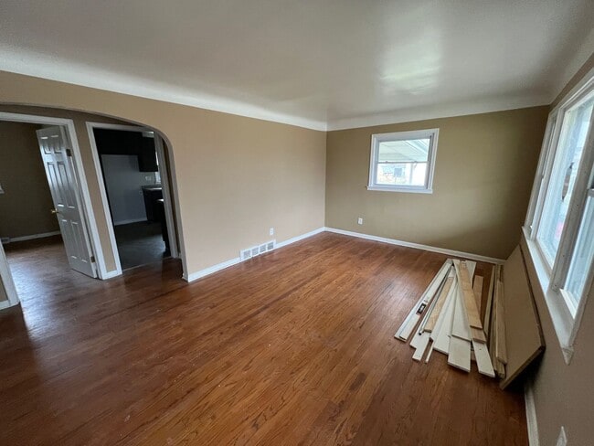Building Photo - Stunning 3 Bedroom Brick House, near Gratiot in Roseville, freshly remodeled!