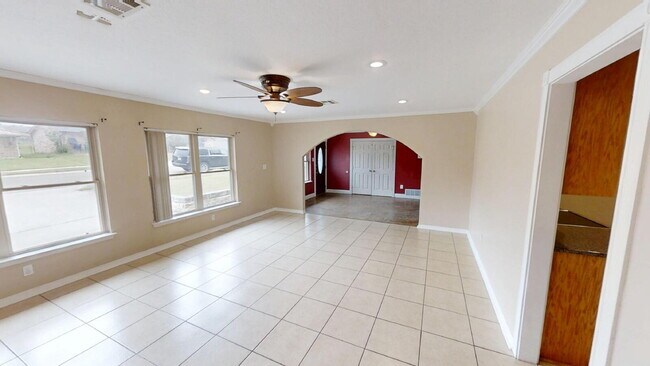 Foto del edificio - Welcome home to this adorable 3-bedroom, 2-bathroom house designed with comfort and style in mind!