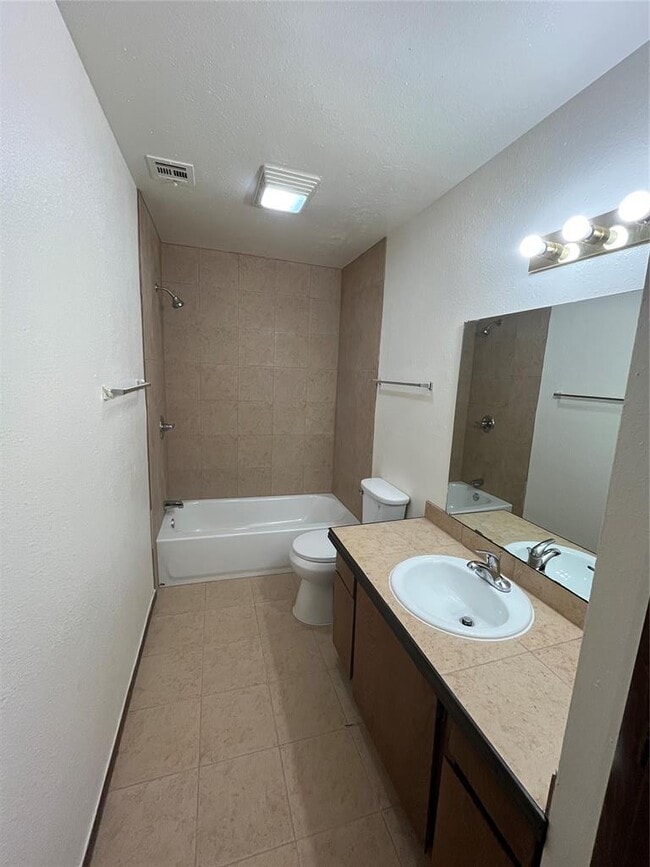 Building Photo - 312 Falcon Ct