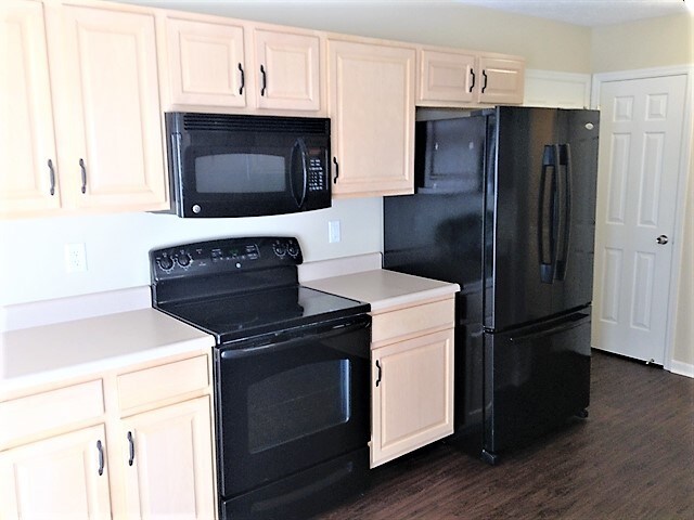 Foto del edificio - 241 Lakeview Dr