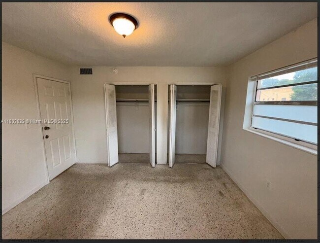 Foto del edificio - 735 W 15th St