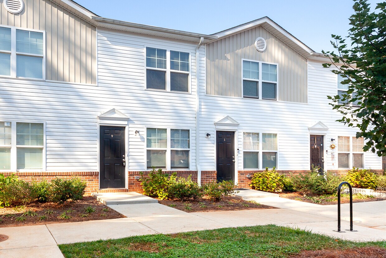 2029 Oakdale Rd, Charlotte, NC 28216 Townhome Rentals in Charlotte NC