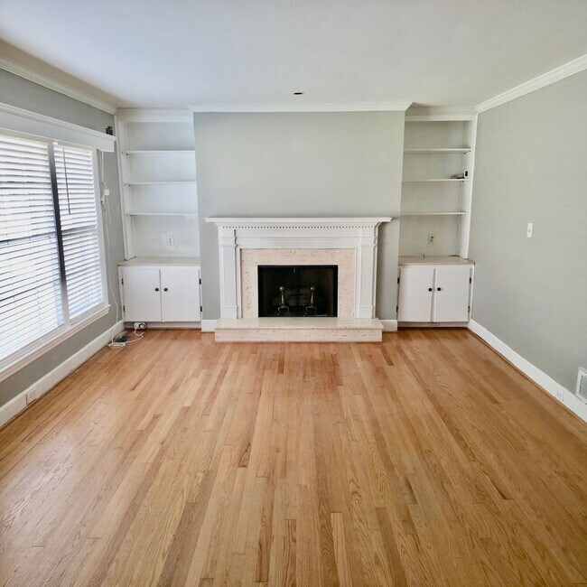 Building Photo - Well-maintained, Ranch home minutes from F...