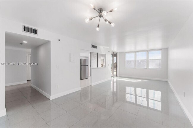 Foto del edificio - 17890 W Dixie Hwy