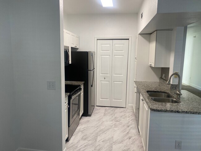 Foto del edificio - 11614 Tomahawk Creek Pky